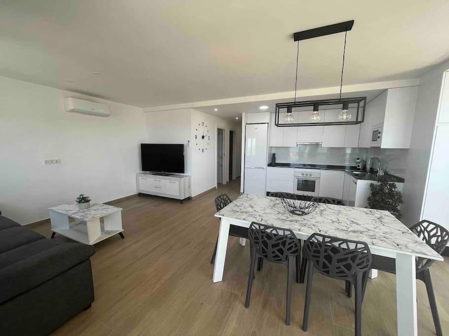Apartamento Con Preciosas Vistas A Pie De Playa サンタ・ポラ エクステリア 写真